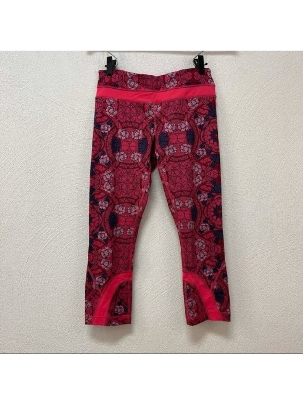 Lululemon Run Inspire Crop Pink Floral Capri Leggings Workout Yoga Pants Sz 6